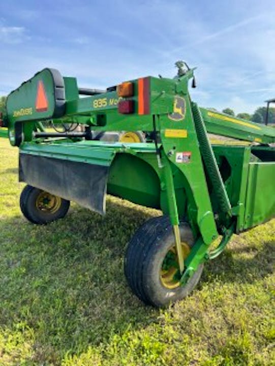 John Deere 835
