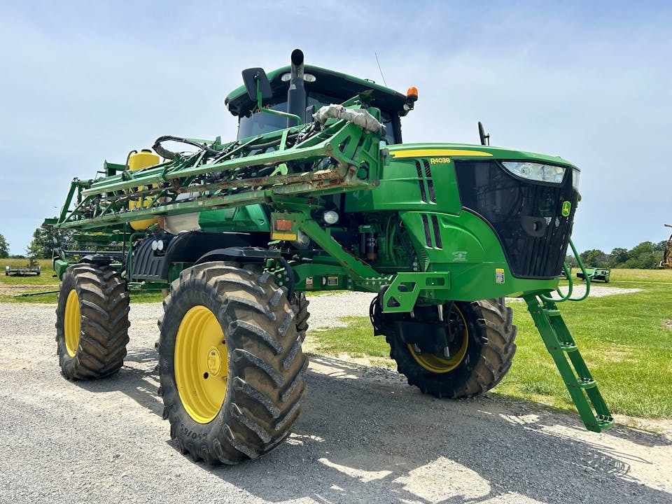 John Deere R4038