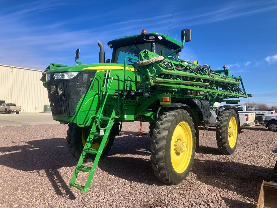 John Deere R4038