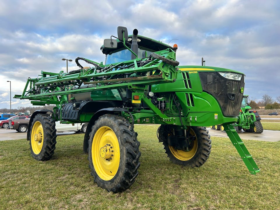 John Deere R4038