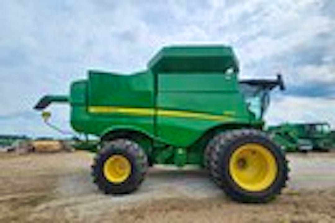 John Deere S670