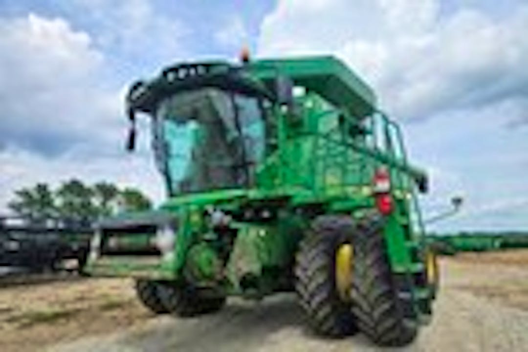 John Deere S670