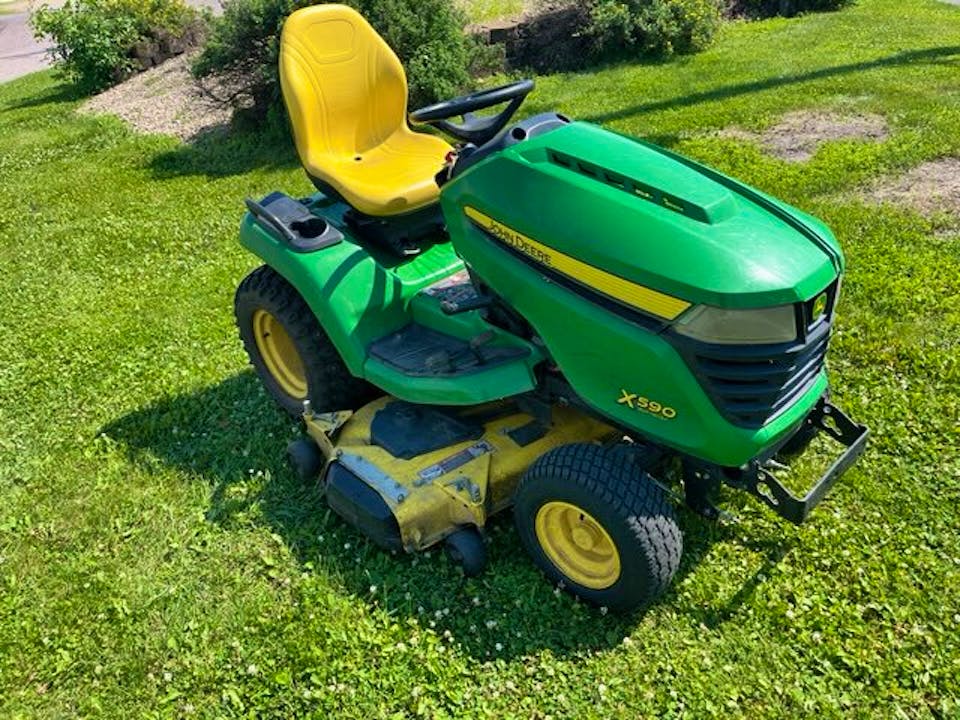 John Deere X590