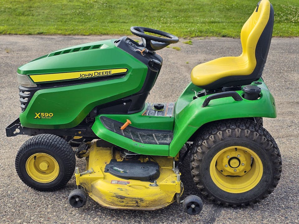 John Deere X590