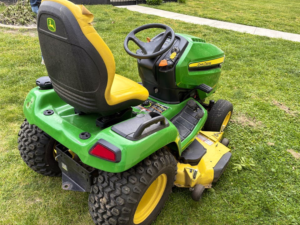 John Deere X590
