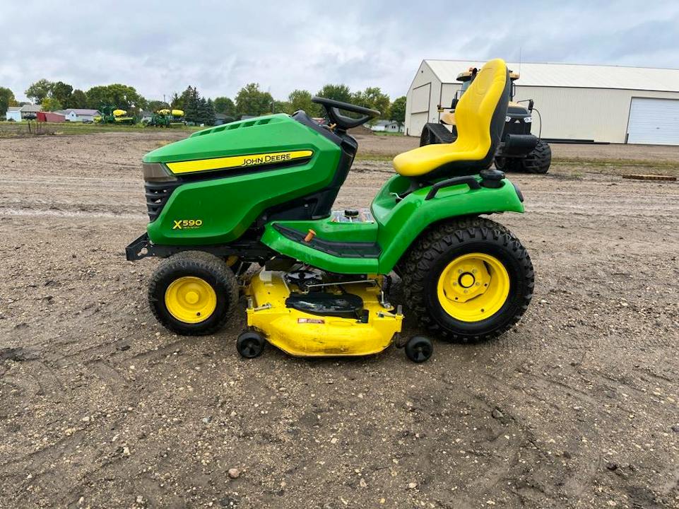 John Deere X590