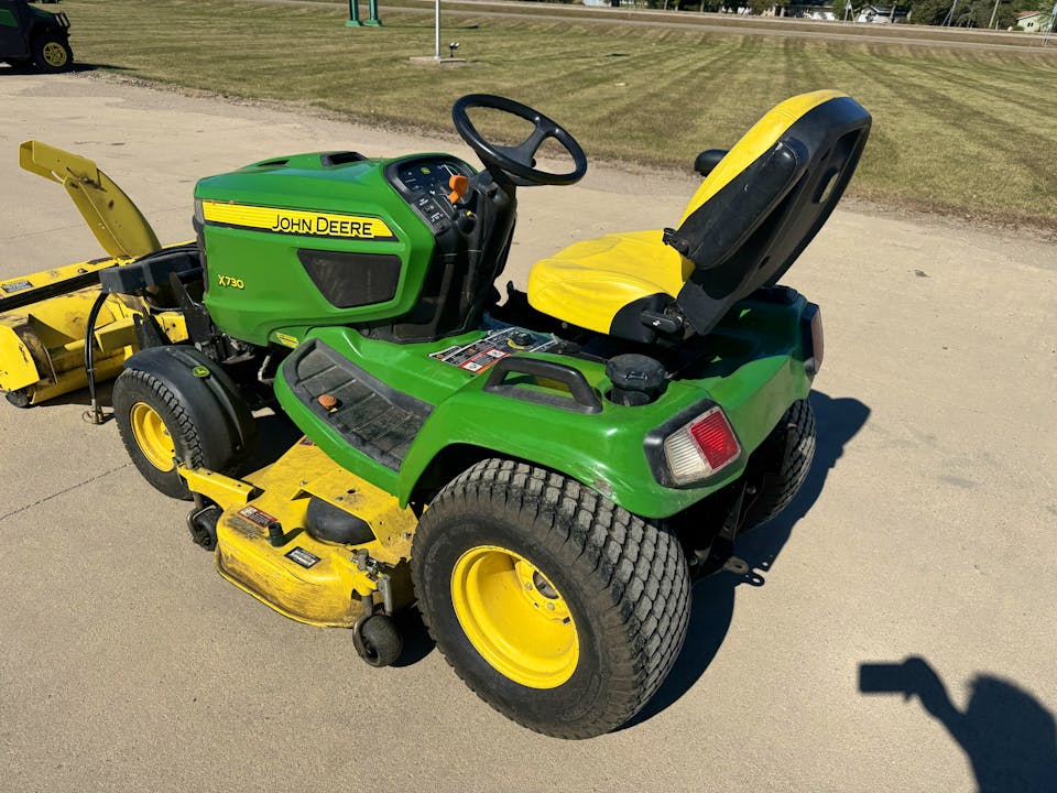 John Deere X730