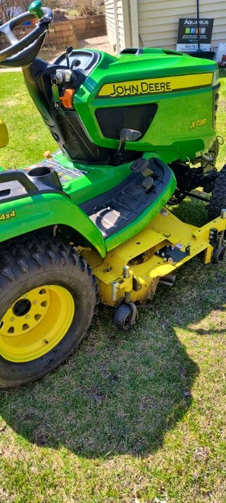John Deere X738