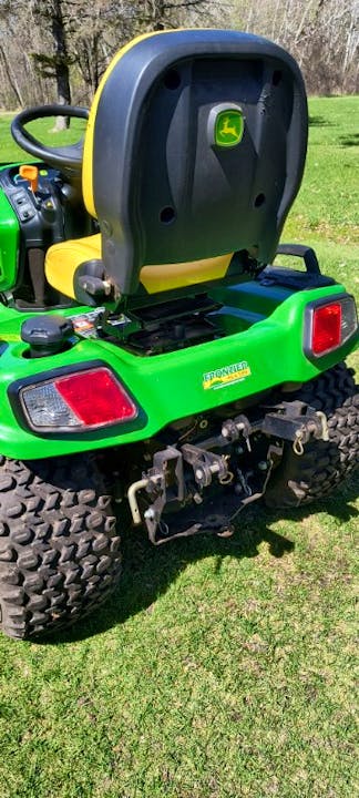 John Deere X738