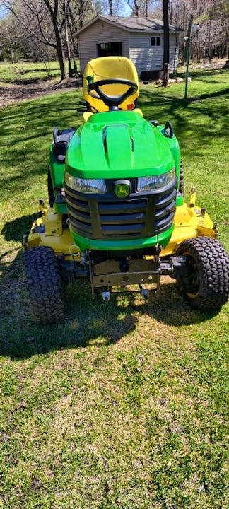 John Deere X738