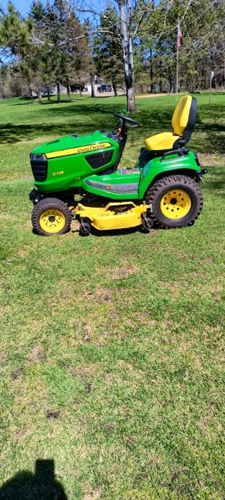 John Deere X738