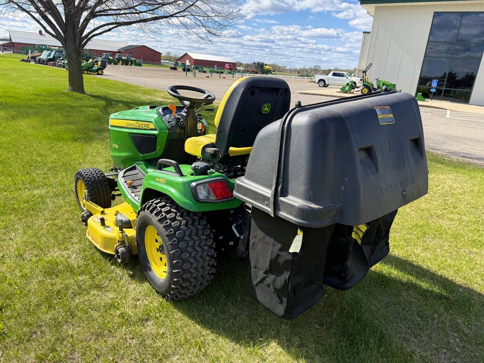 John Deere X739