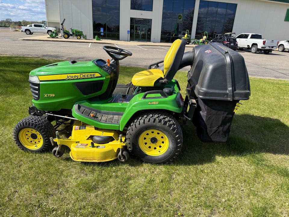 John Deere X739