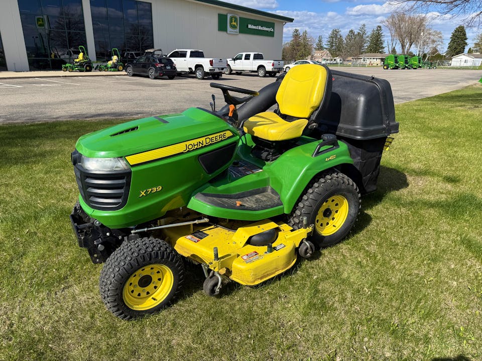 John Deere X739