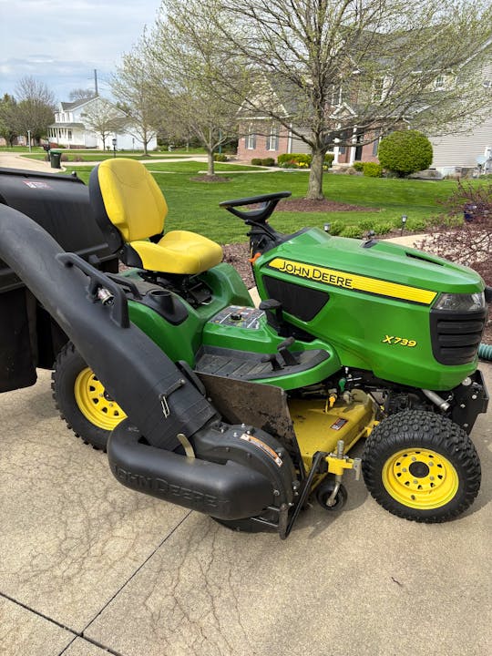John Deere X739