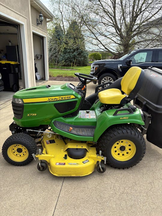 John Deere X739