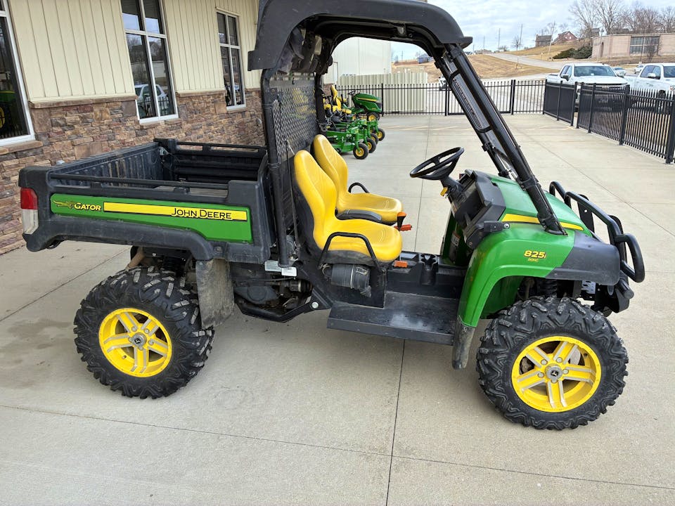 John Deere XUV825I GREEN