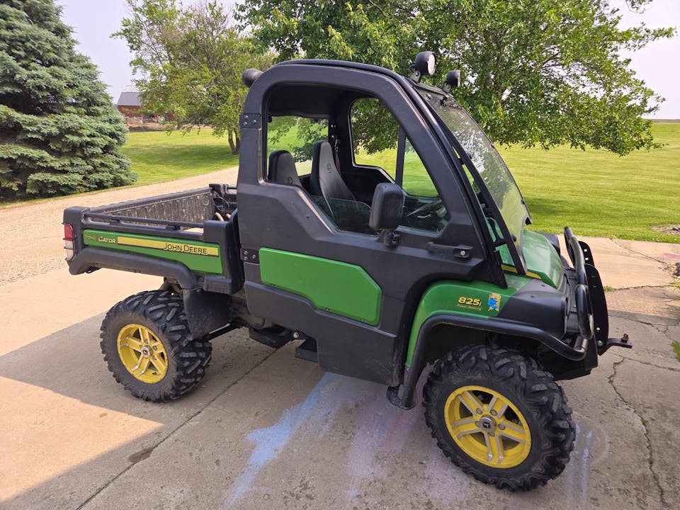 John Deere XUV825I GREEN