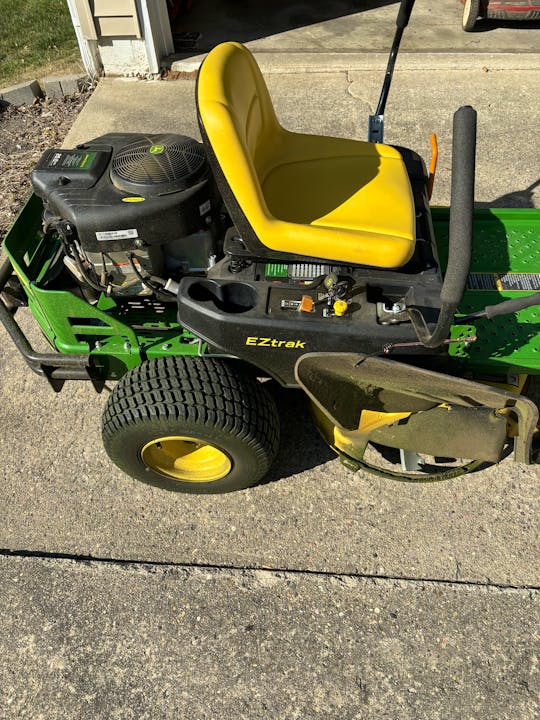 John Deere Z235