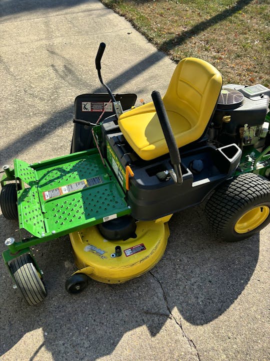 John Deere Z235