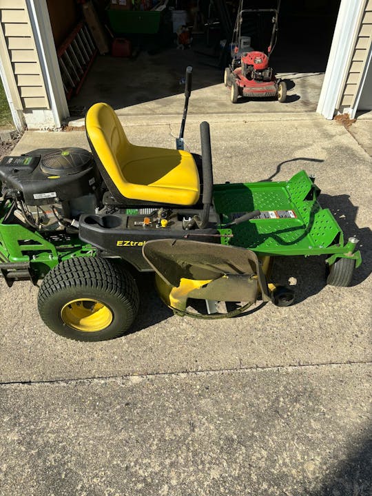 John Deere Z235