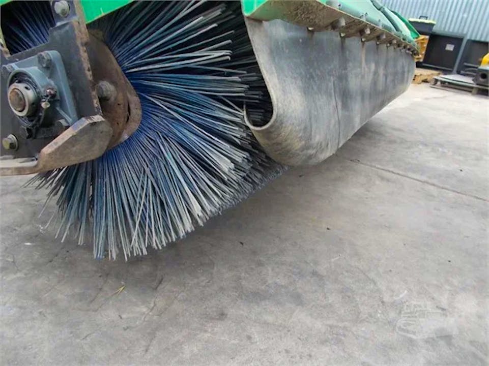 Lay-mor SWEEPMASTER 300