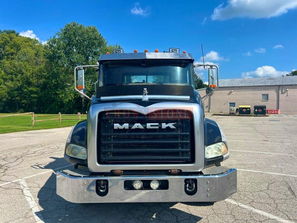 Mack Granite GU532 Rollback