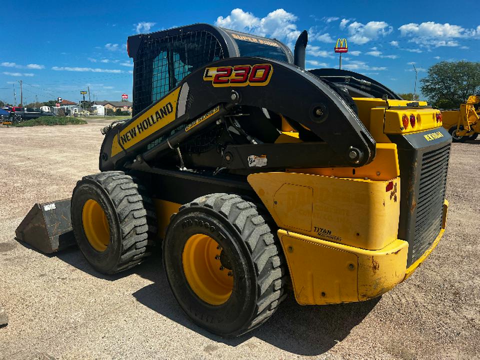 New Holland L230