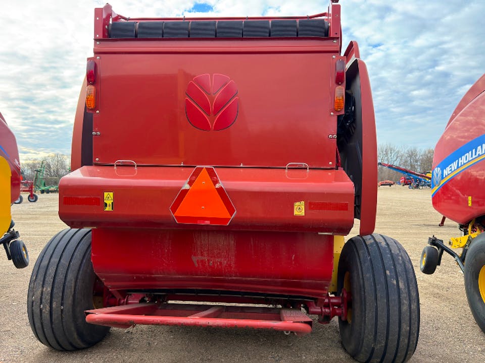NEW HOLLAND RB560