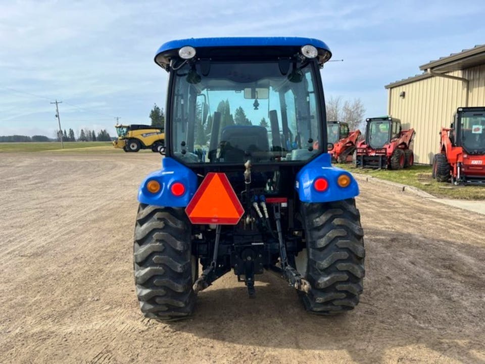 New Holland BOOMER37