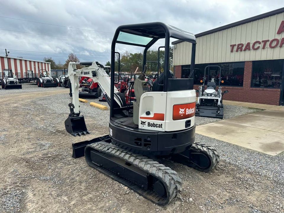 Bobcat E26