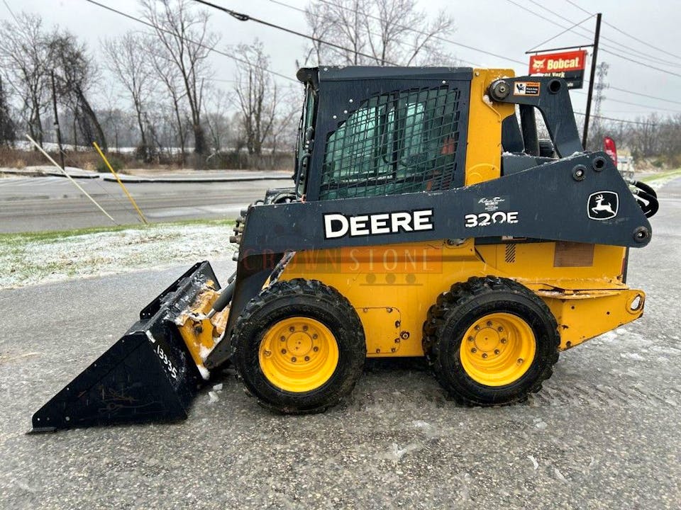 Deere 320E