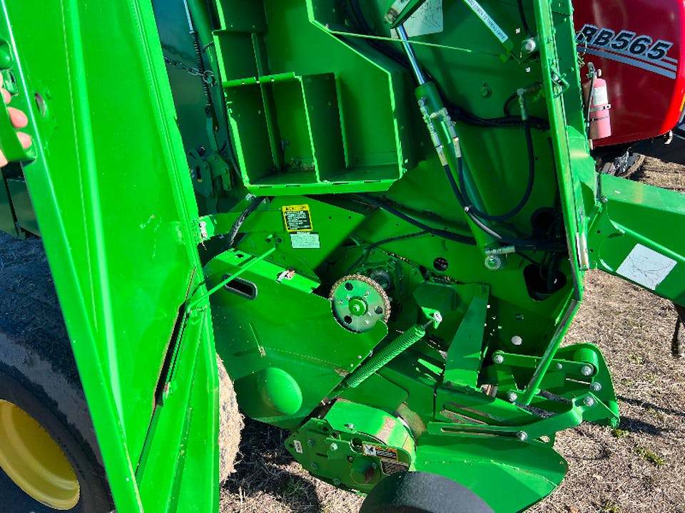 John Deere 569