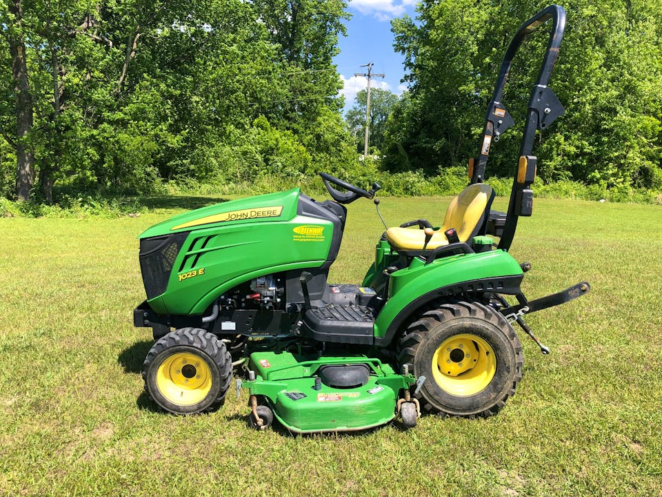 John Deere 1023E