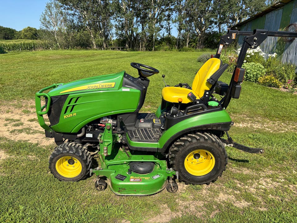 John Deere 1025R