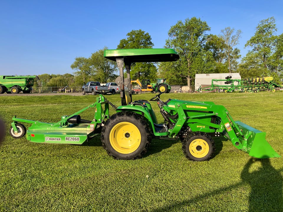 John Deere 3032E