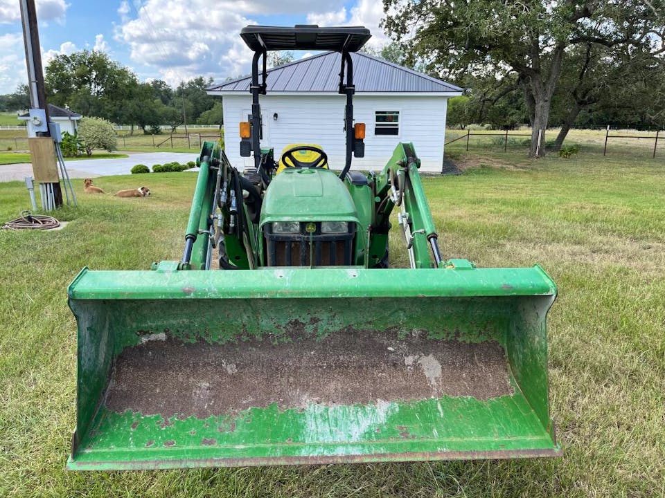 John Deere 3032E