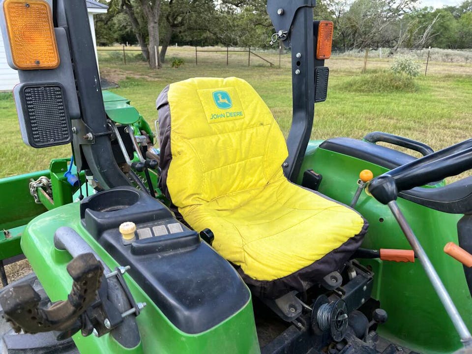 John Deere 3032E