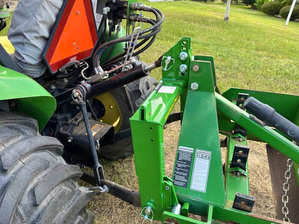 John Deere 3032E