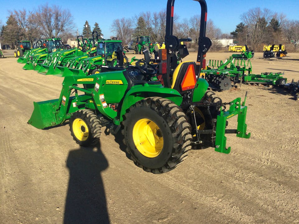 John Deere 3032E