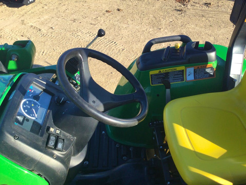 John Deere 3032E