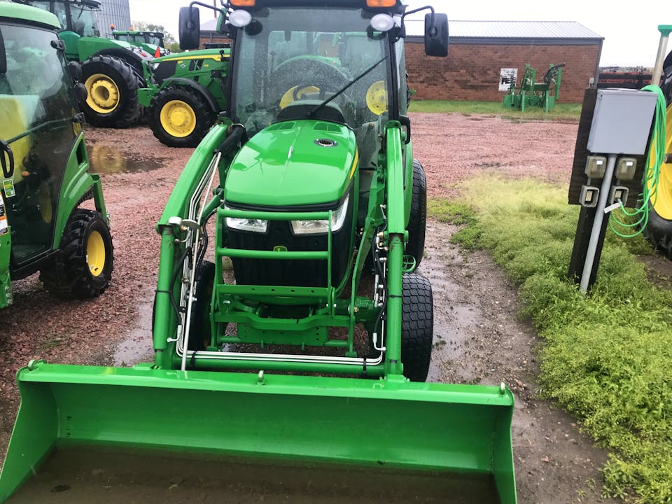John Deere 3033R