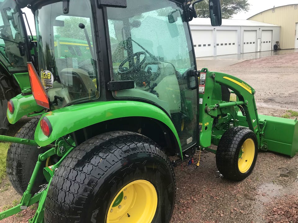 John Deere 3033R