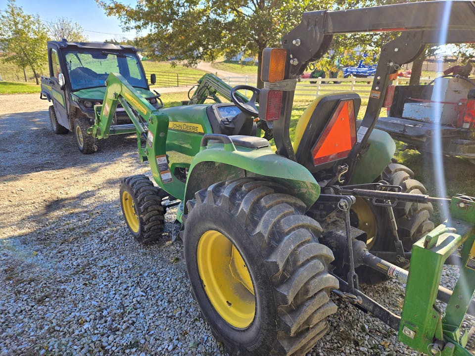 John Deere 3038E