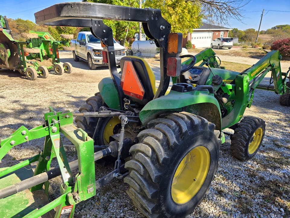 John Deere 3038E