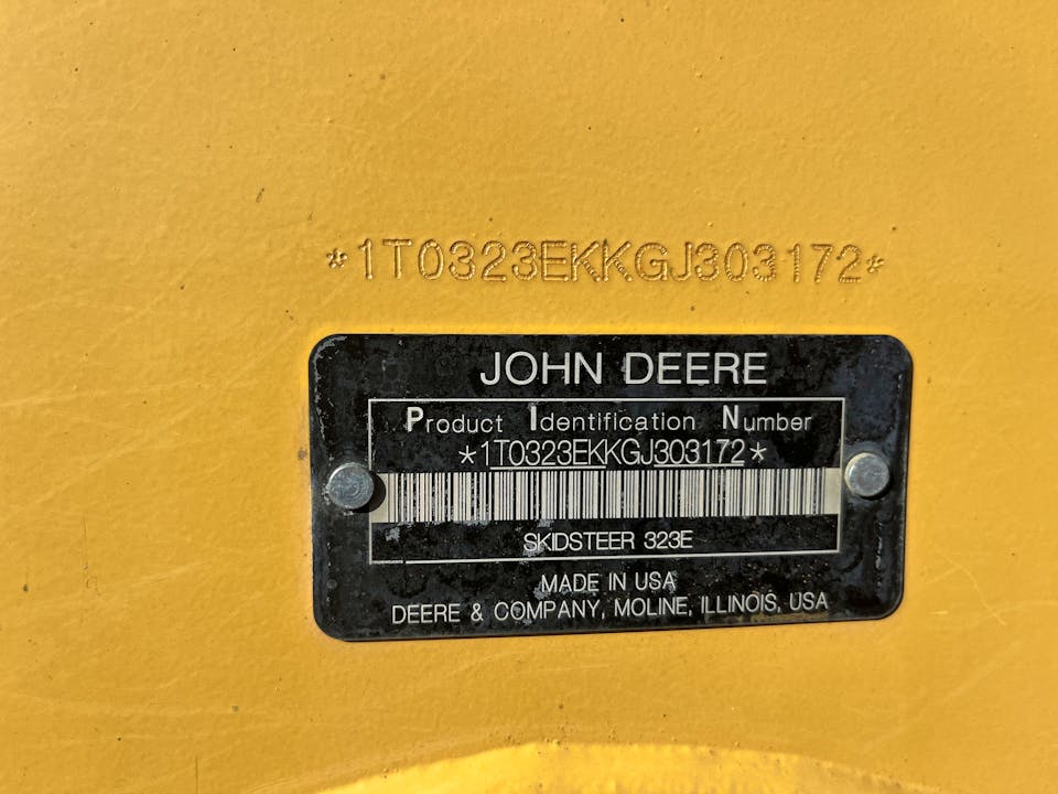 John Deere 323E