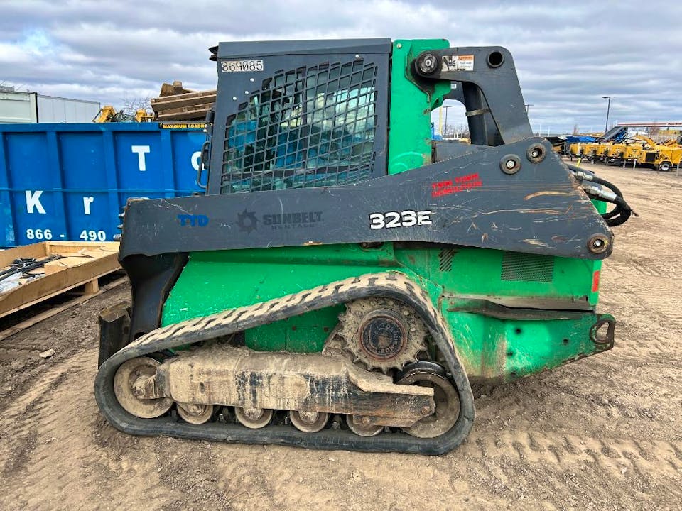 John Deere 323E