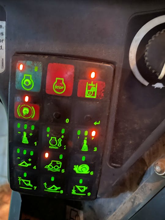 John Deere 332E