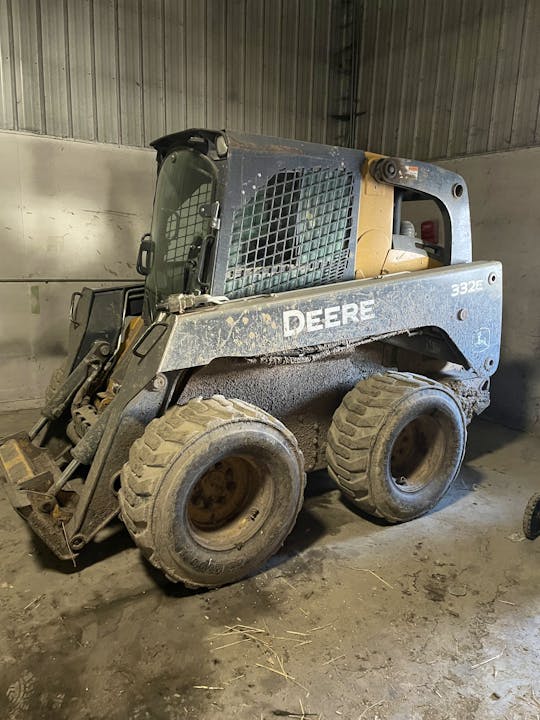 John Deere 332E