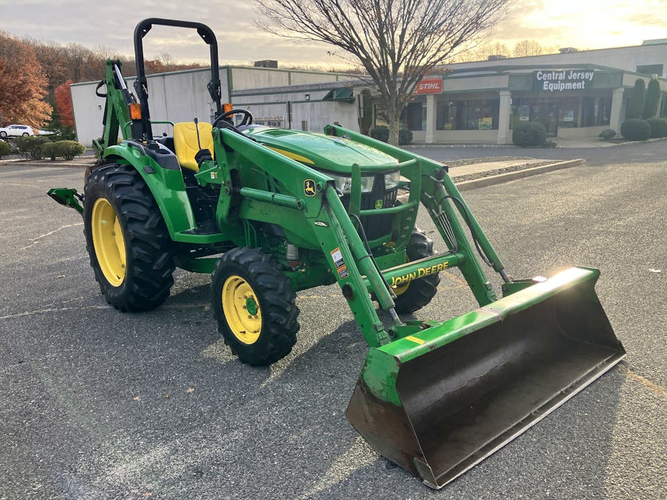 John Deere 4044M